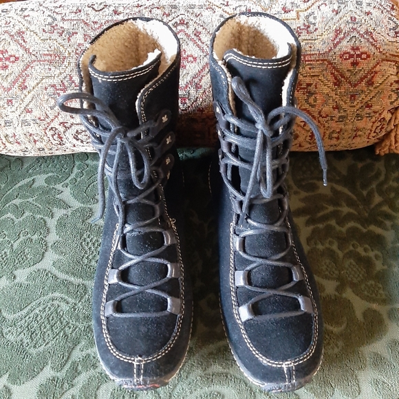 Timberland Shoes - *SOLD* Timberland Suede Sherpa Lined Lace Up Ankle Boots 61355